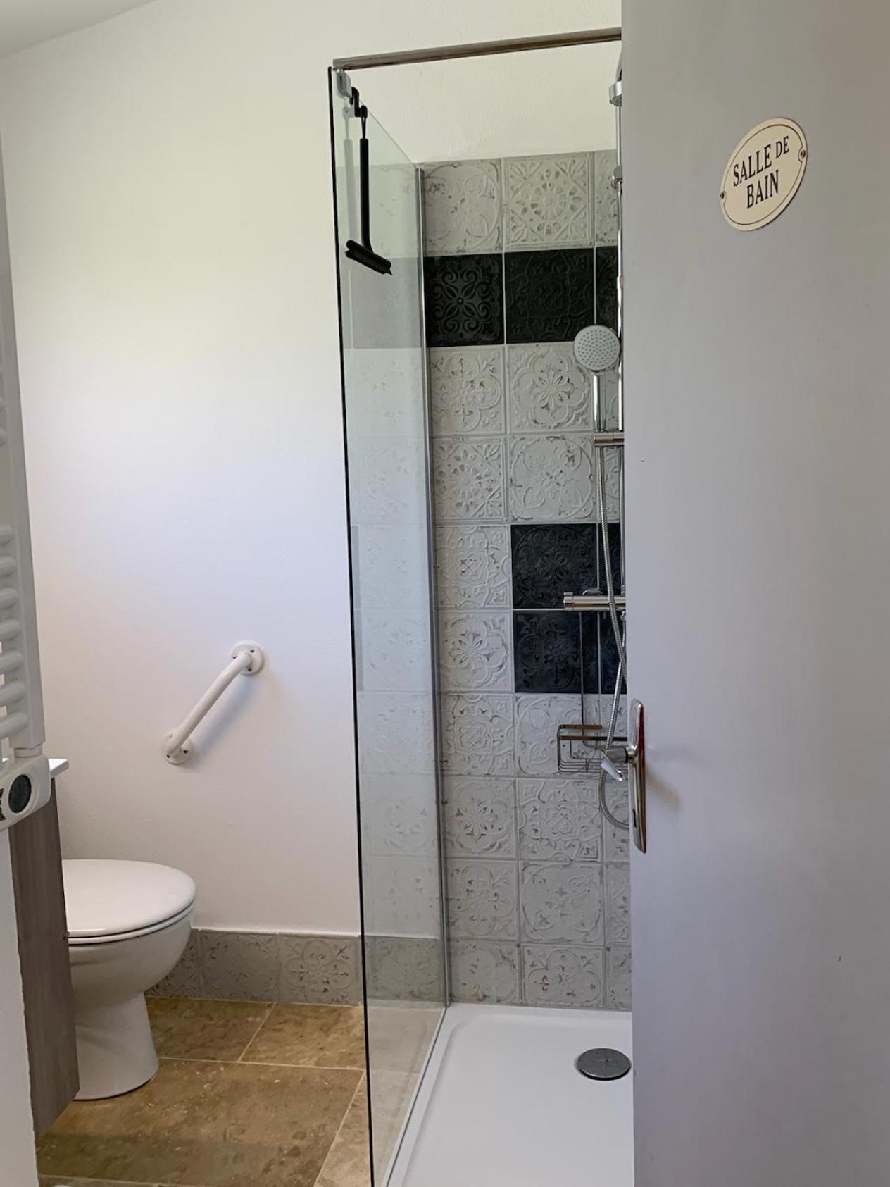 Gite La Loge 142 Route De Carpentras 84210 فيناسك المظهر الخارجي الصورة